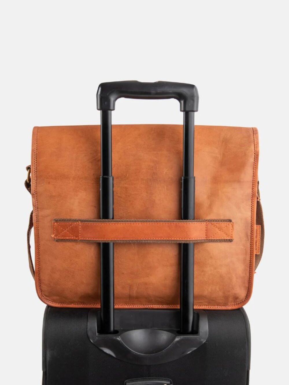 Berliner Ghent Leather Crossbody Messenger Bag, Fits Laptops - Picture 7 of 9